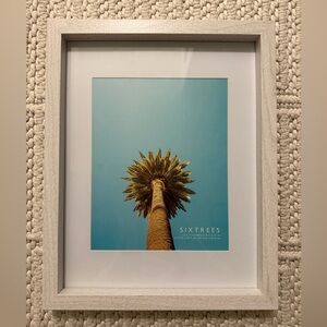 Light white/grey wood frame.